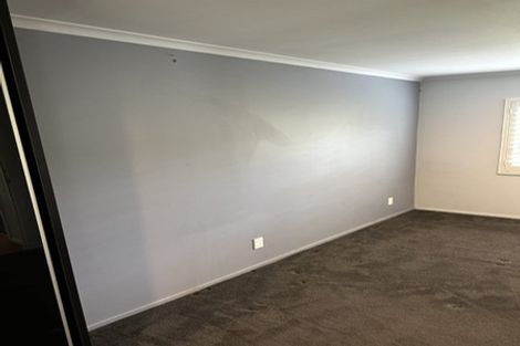 Photo of property in 1 Piha Road, Piha, New Lynn, 0772