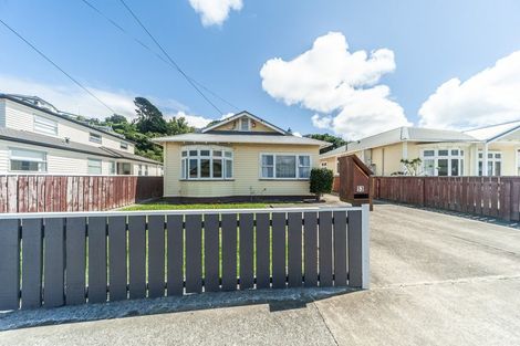 Photo of property in 53 Tauhinu Road, Miramar, Wellington, 6022
