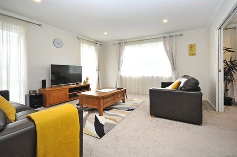 Photo of property in 6 Rohea Place, Opaheke, Papakura, 2113