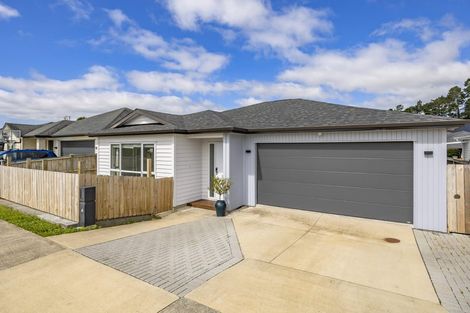 Photo of property in 12 Moemoea Avenue, Kumeu, 0810