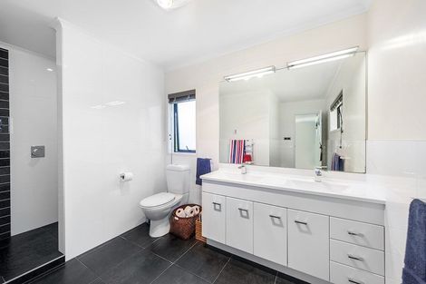 Photo of property in 52 School Road, Riverhead, 0820