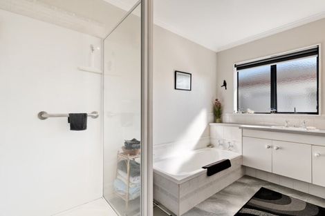 Photo of property in 2 Lotus Avenue, Mount Maunganui, 3116