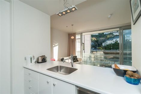 Photo of property in Montreaux Apartments, 2k/164 The Terrace, Wellington Central, Wellington, 6011