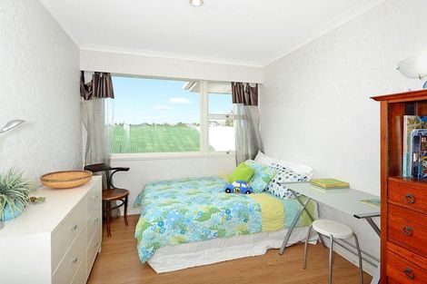 Photo of property in 75 Lake Road, Northcote, Auckland, 0627