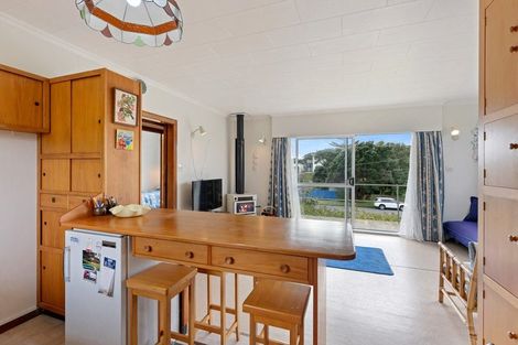 Photo of property in 16 Hughes Street, Waikanae Beach, Waikanae, 5036