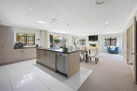Photo of property in 16 Erceg Way, Rosehill, Papakura, 2113