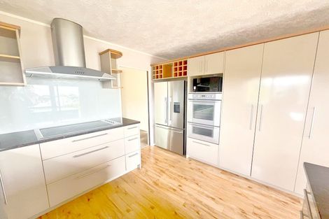 Photo of property in 34 Charles Dickens Drive, Mellons Bay, Auckland, 2014