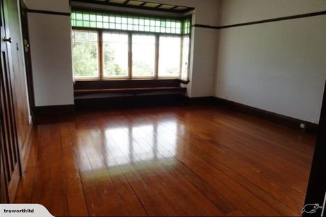 Photo of property in 2/4 Marine Terrace, Bayswater, Auckland, 0622