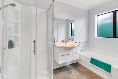 Photo of property in 12a Sussex Street, Levin, 5510