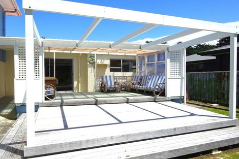 Photo of property in 7 Hennessy Street East, Foxton Beach, Foxton, 4815