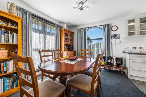 Photo of property in 15 Resolution Place, Bryndwr, Christchurch, 8053