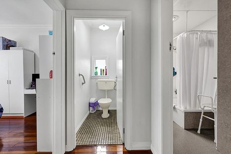 Photo of property in 10 Tokomaru Street, Welbourn, New Plymouth, 4312