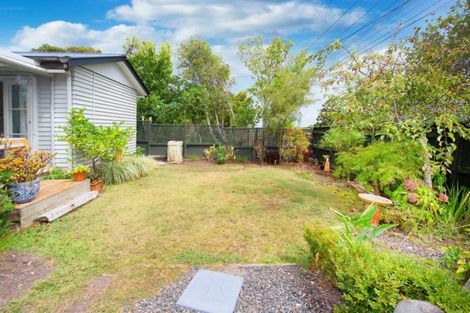 Photo of property in 1/215 Eskdale Road, Birkenhead, Auckland, 0626