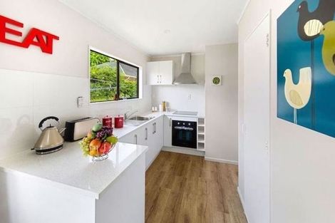 Photo of property in 2/58 Clevedon Road, Papakura, 2110