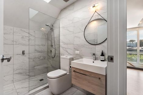 Photo of property in 15 Wrybill Way, Point Wells, 0986