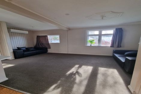 Photo of property in 2 Sugarloaf Road, Brooklyn, Wellington, 6021