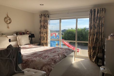 Photo of property in 4 Springvale Drive, Fairview Heights, Auckland, 0632