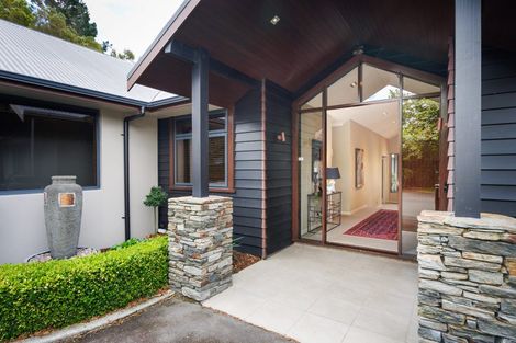 Photo of property in 7 Titirangi Drive, Fitzherbert, Palmerston North, 4471