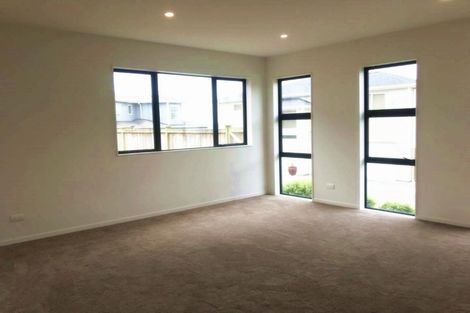 Photo of property in 18 Spyglass Street, Red Beach, 0932