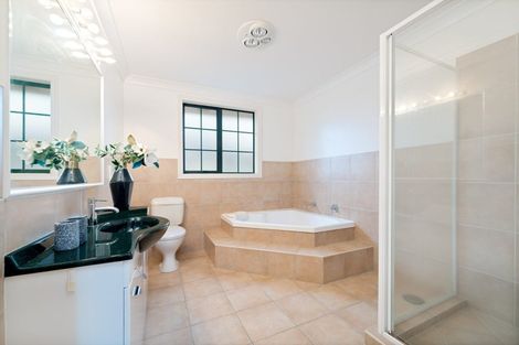 Photo of property in 30 South Kensington Way, Henderson, Auckland, 0612