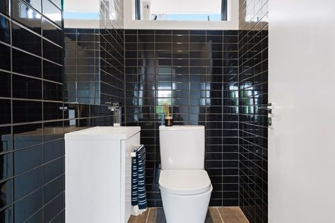 Photo of property in 33b Gill Avenue, Te Atatu Peninsula, Auckland, 0610