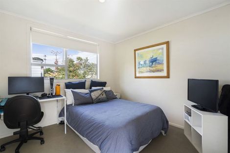 Photo of property in 1 Selwyn Crescent, Forrest Hill, Auckland, 0620