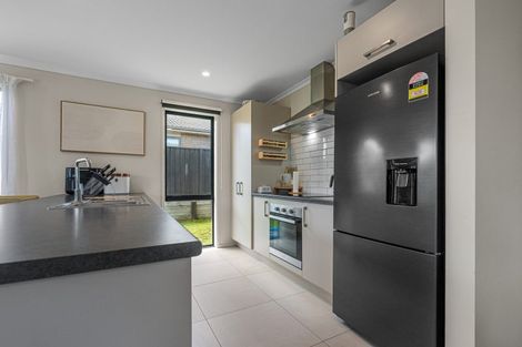 Photo of property in 16 Pioneer Crescent, Omokoroa, 3114