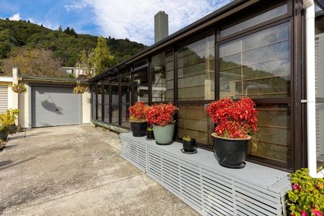 Photo of property in 102 Waikawa Road, Picton, 7220