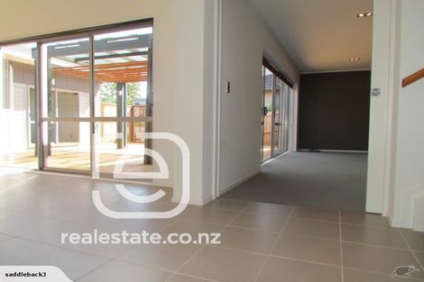 Photo of property in 62 Rising Parade, Fairview Heights, Auckland, 0632