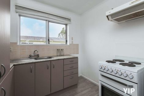 Photo of property in 7c Cheyne Walk, Newlands, Wellington, 6037