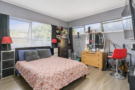 Photo of property in 342 Glenfield Road, Glenfield, Auckland, 0629