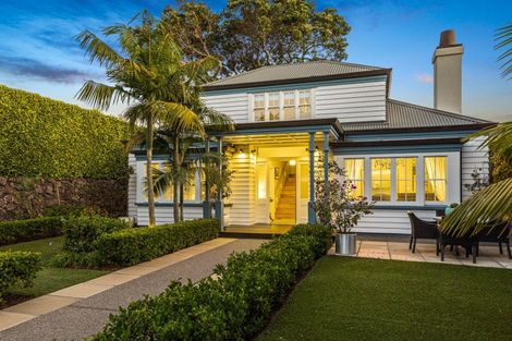 Photo of property in 13 Stanley Point Road, Stanley Point, Auckland, 0624