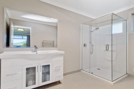 Photo of property in 19 Montgomery Crescent, Kinloch, Taupo, 3377