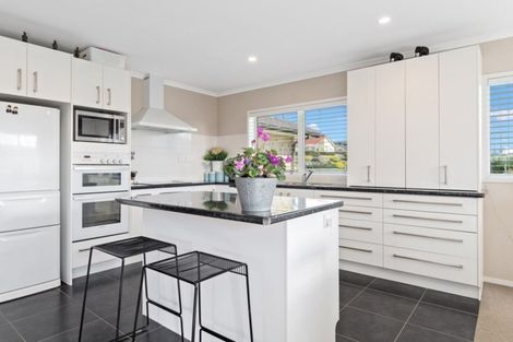 Photo of property in 15 Parkland Rise, Omokoroa, 3114