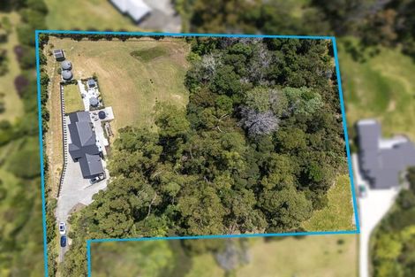 Photo of property in 8 Roberts Road, Matakatia, Whangaparaoa, 0930