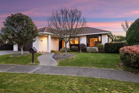 Photo of property in 8 Runanga Grove, Waikanae, 5036