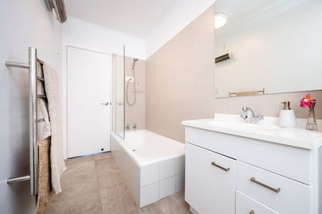 Photo of property in 6 Cameron Road, Bluff Hill, Napier, 4110