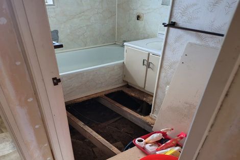 Photo of property in 2/37 Blacklock Avenue, Henderson, Auckland, 0612