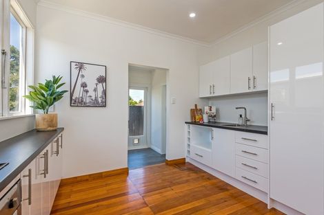 Photo of property in 14a Rewa Street, Takaro, Palmerston North, 4412