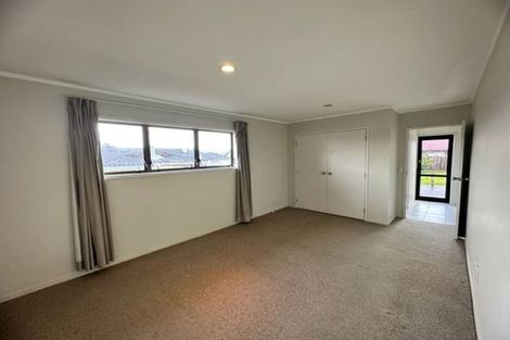 Photo of property in 10 Jillteresa Crescent, Half Moon Bay, Auckland, 2012