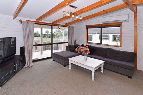 Photo of property in 165 Carnoustie Drive, Wattle Downs, Auckland, 2103