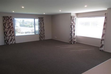 Photo of property in 32 Taiore Crescent, Marshland, Christchurch, 8083