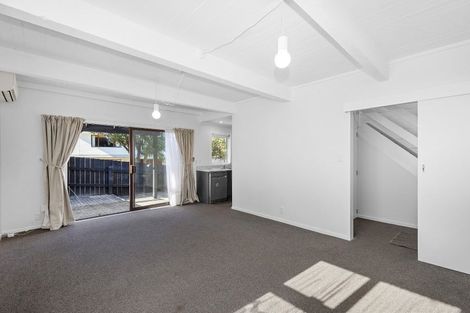 Photo of property in 128 Akaroa Drive, Maupuia, Wellington, 6022