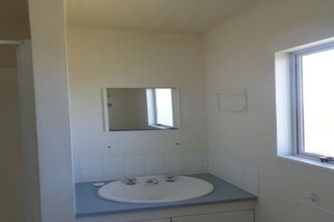 Photo of property in 16 Worthington Place, West Harbour, Auckland, 0618