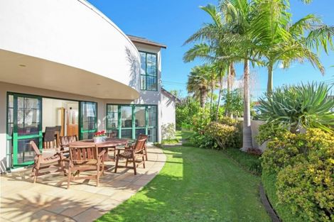 Photo of property in 2 Beach Road, Mellons Bay, Auckland, 2014