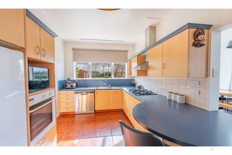 Photo of property in 60 Timaru Road, Waimate, 7924