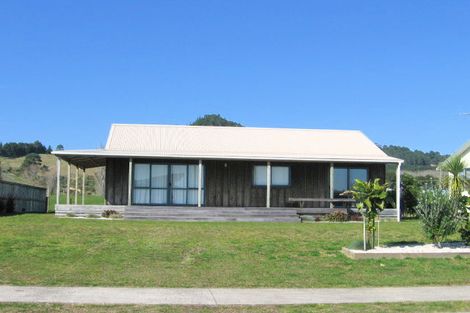 Photo of property in 21 Hawk Hill Crescent, Cooks Beach, Whitianga, 3591