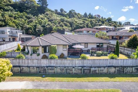 Photo of property in 4 Aragon Grove, Kingsley Heights, Upper Hutt, 5018