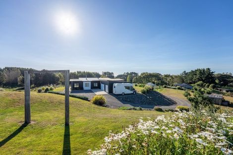 Photo of property in 9 Kristin Place, Manakau, Levin, 5573