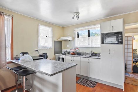 Photo of property in 25 Dundale Avenue, Blockhouse Bay, Auckland, 0600